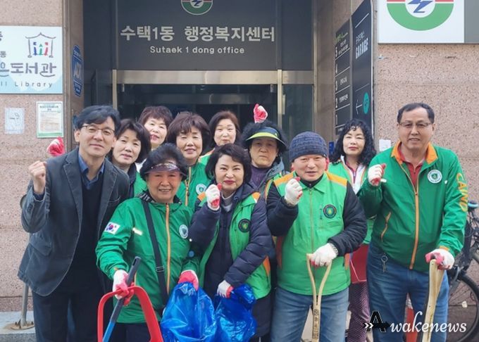 수택1동 자율방재단이 예찰 및 환경정화 활동을 하고 있다.