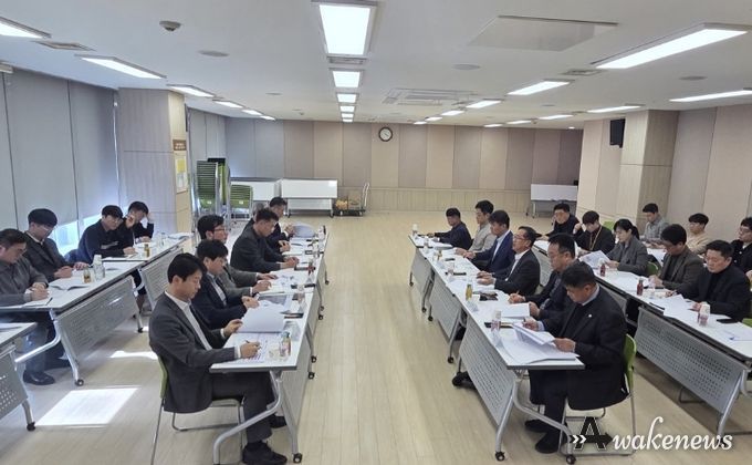 화성특례시 관계자와 화성도시공사 관계자들이 19일 유앤아이센터에서 소통상생협의회를 진행하고 있다