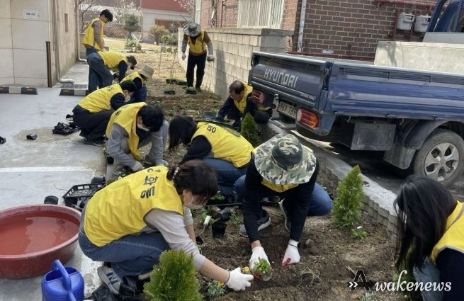 수원시 장안구 새마을지도자영화동협의회, ‘별무리 손바닥 정원’봄맞이 새 단장