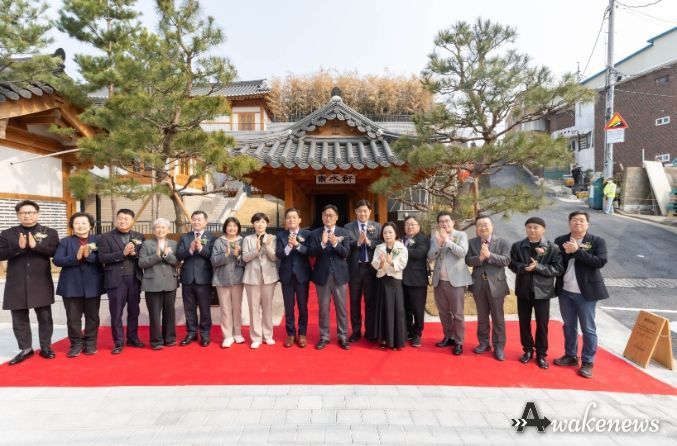 이재준 시장(왼쪽 8번째) 등 참석자들이 함께하고 있다.