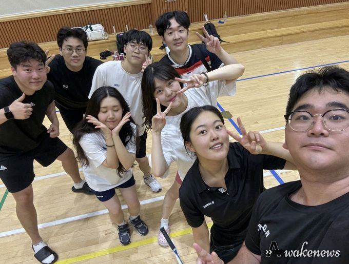 지난해 9월 광명시 청년동 동아리 사업 '아우름(Our Room)'의 운동 동아리 참여자들이 운동 후 기념 사진을 찍고 있는 모습