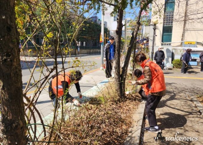 고양시 화정2동, 행정복지센터 앞 화단 정비 실시