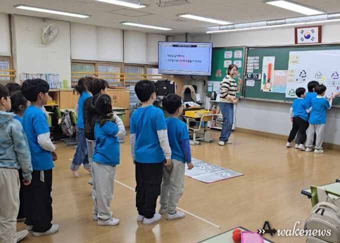 관내 초등학교를 대상으로 '광명비(Bee)에너지학교'를 진행하고 있다.