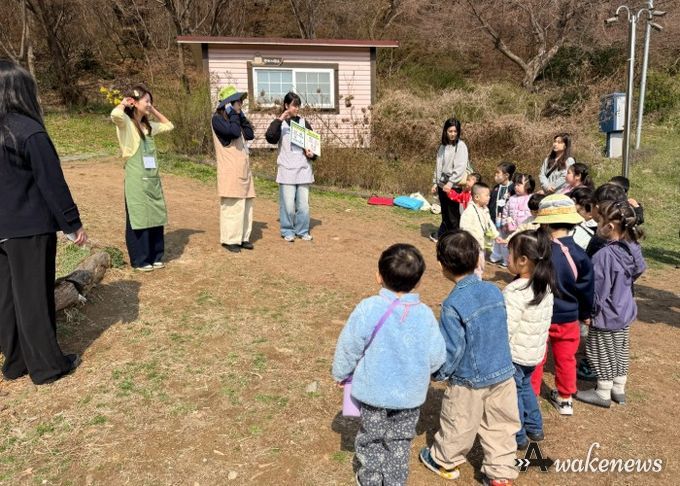 부천시육아종합지원센터는 장애영유아를 대상으로 자연친화적 놀이 경험 확대와 일상 속 생태 감수성 증진을 위해 ‘느리지만, 더 깊이 만나는 자연’을 진행하였다.